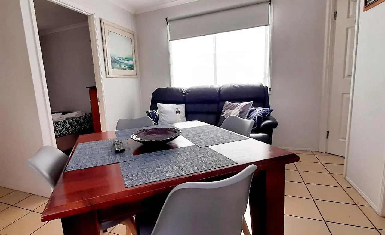 Mt Larcom Tourist Park Otel Mount Larcom 0*,  Avustralya