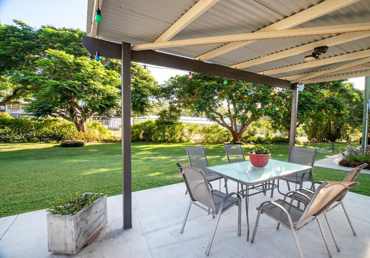Mt Larcom Tourist Park Otel Mount Larcom 0*,  Avustralya