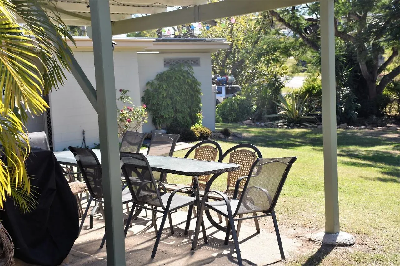 Mt Larcom Tourist Park Otel Mount Larcom Tatil parkı