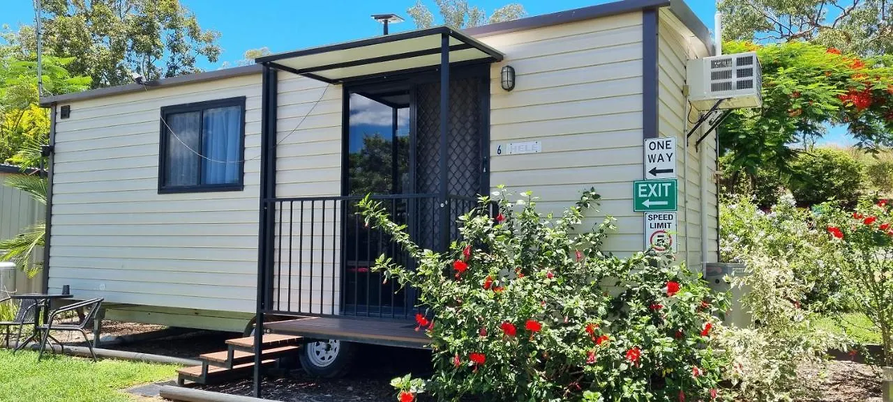 Mt Larcom Tourist Park 호텔 Mount Larcom 0*,  오스트레일리아