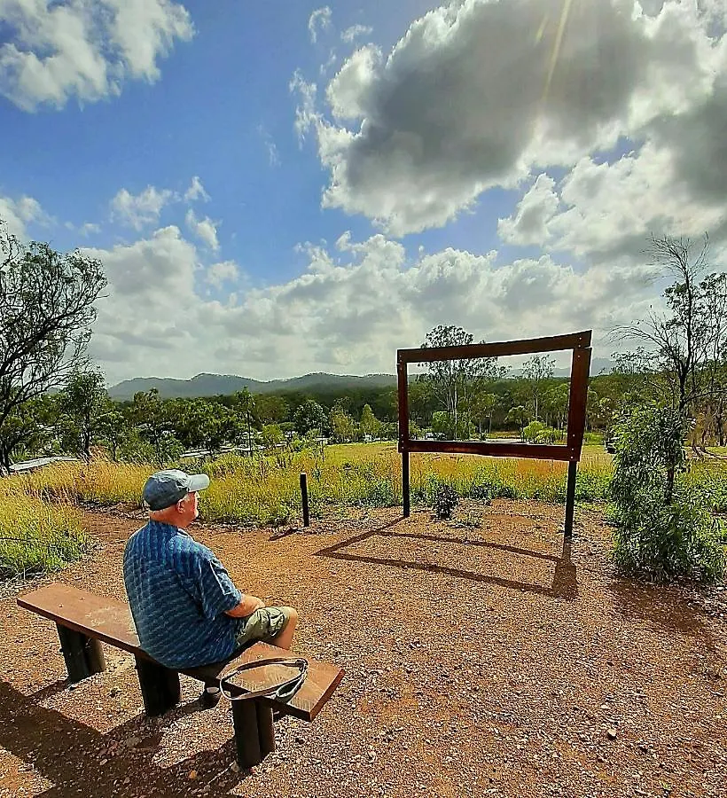 Mt Larcom Tourist Park 호텔 Mount Larcom 0*,  오스트레일리아